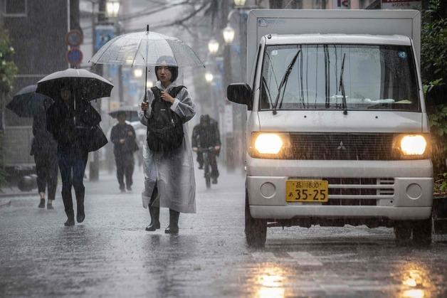 태풍 '장미' 일본 강타…와카야마 최고경보·도쿄도 홍수 비상