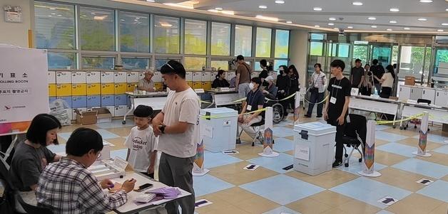 [투표율] 강원 오후 3시 57.2%…전국서 두 번째로 높아