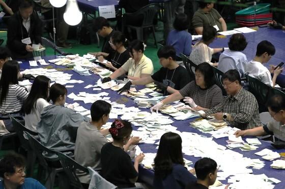 [개표상황] 지선 민주 12곳·국힘 2곳 승리…서울·경남 초박빙 '접전'(종합)