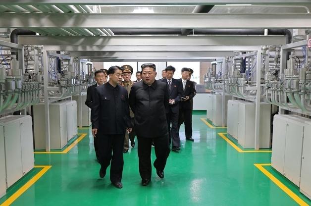 '핵 자신감' 치솟은 김정은…시진핑 방북설 속 이례적 '새 핵시설' 공개