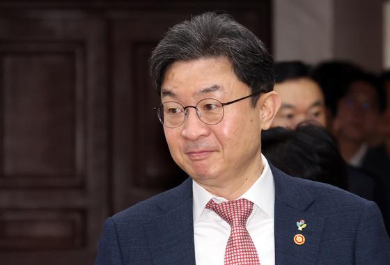 이억원, 충청서 "年 164조 지방 공급"…카이스트 로봇동아리도 방문