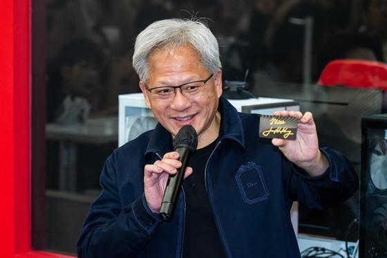 젠슨 황과 용산 전자상가…AI 혁명의 역설