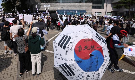 잠실 개표소 봉쇄 이틀째