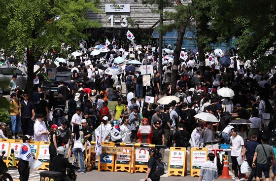 잠실개표소 1만명 시위…모스탄도 찾아 "부정선거"(종합2보)