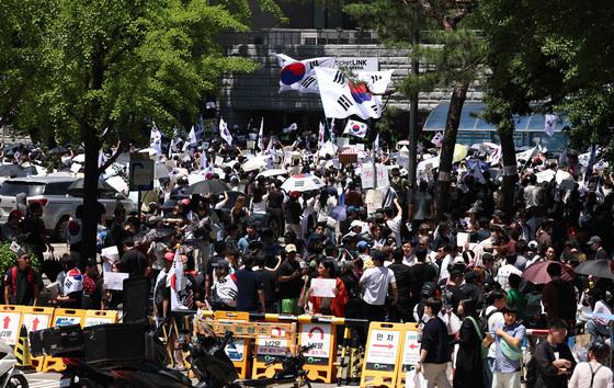 [뉴스1 PICK] 잠실 개표소 3000명 집결…"재선거 실시하라"