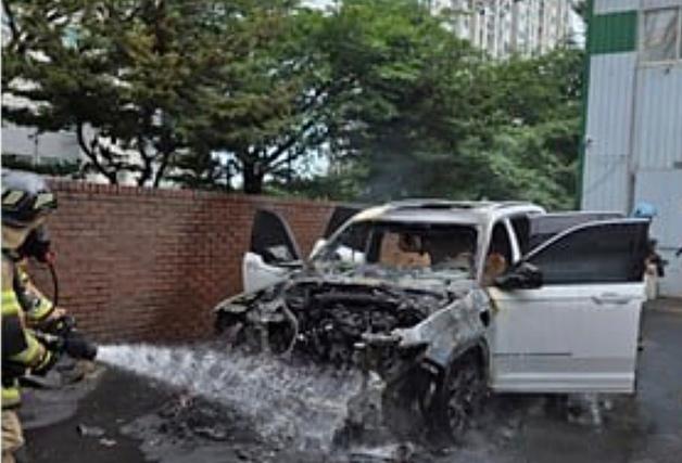 시흥 자동차 정비소 야외주차장 SUV 화재…인명 피해 없어