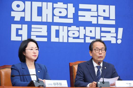 與 "장동혁 정치쇼 관두라…선관위 개혁기구도 검토"(종합)