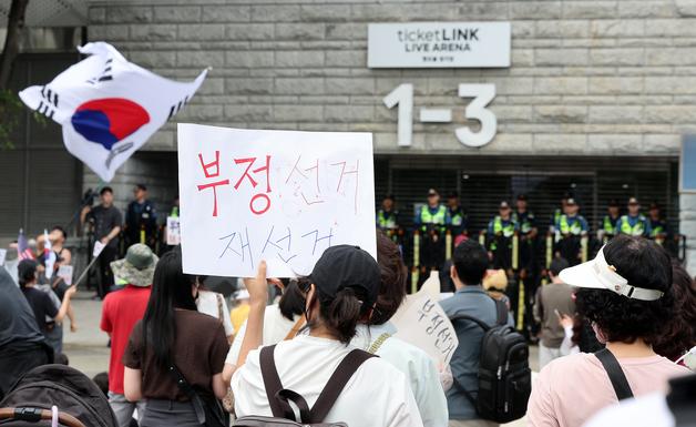 李 진상규명 지시에도…시위 참가자들 "진정성 의심" "확실히 개혁해야"