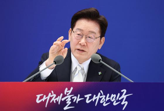 李대통령 "北비핵화, 단계적 접근 필요…트럼프에 여러 차례 얘기"(종합)
