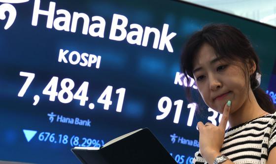 '검은 월요일' 코스피 8.3% 급락 마감