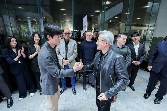 LS증권, 네이버 목표가 상향 30만3천원…"AI팩토리 고객, 글로벌기업 가능성"