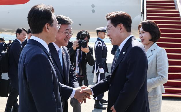 李 출국행사에 정청래 패싱 논란…강훈식 "부실투표 엄중, 당 바쁠 때"(종합2보)