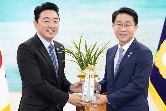 이진숙·한동훈까지…靑 재보선 당선인 14명에 '李대통령 축하난' 전달