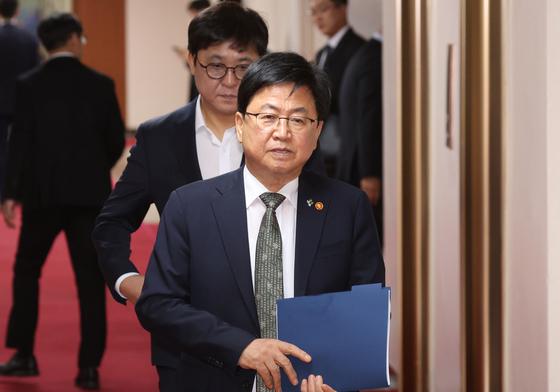 교육부, 하반기 청년지원 확대…취업교육 4000명·학자금 이자면제