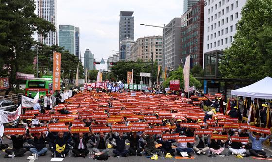 소상공인 3000여 명 국회 앞 집결