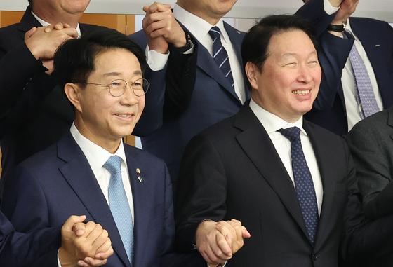 조 의장, 최태원 회장 만나 '경제대도약위원회' 구상 본격화