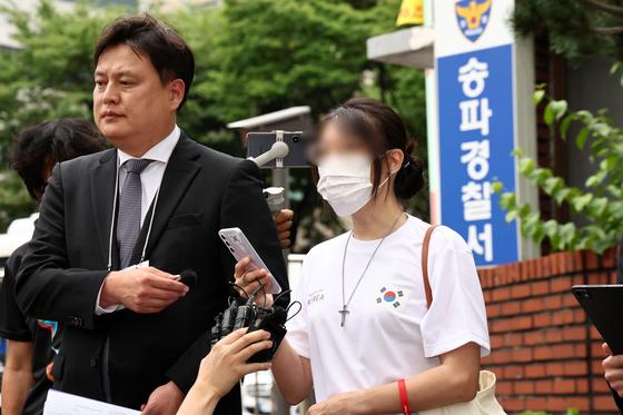 '태극기 로고 셔츠' 입은 올다르크 "자유민주주의 대가"…조사 시작(종합)