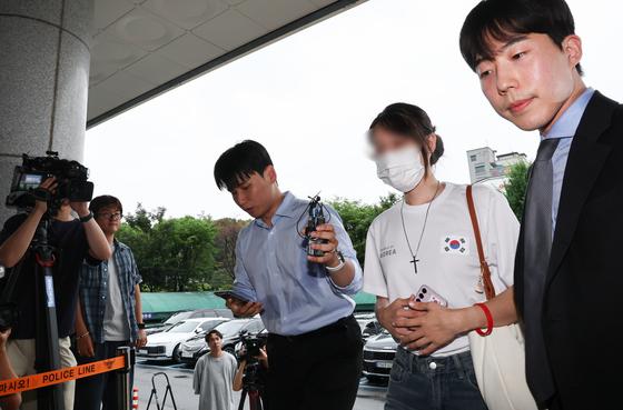 올다르크, 태극기 로고 셔츠 입고 경찰 출석…"자유민주주의 대가 치르겠다"