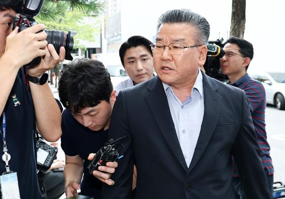 '대통령 관저 부실 감사' 유병호 특검 출석…"허구 시나리오"