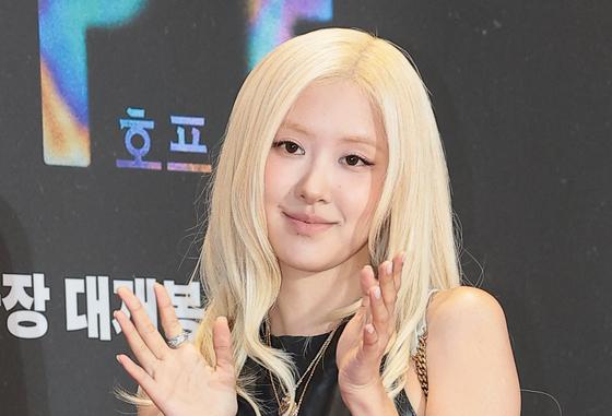블랙핑크 로제, 10주년 이벤트 논란에 "팬들 외롭게 해 마음 무거워"