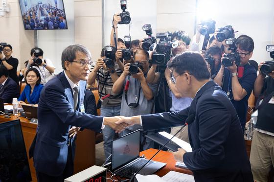 선관위, '용지부족'에 투표 포기한 유권자 국가배상 요구에 "검토하겠다"