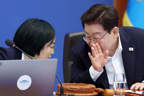 李대통령 "법원 재량이라 문제…파산·면책 기준 입법하고 '무료' 홍보하라"