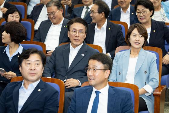 與 보완수사권 폐지 신중론 확대…의원 10명 "유지" 지도부 "숙의"