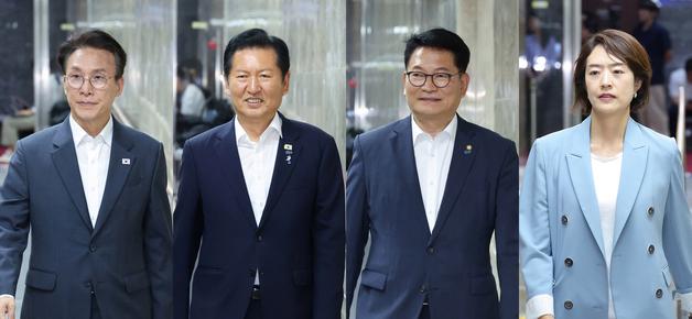 의원총회 참석하는 더불어민주당 당권 주자들