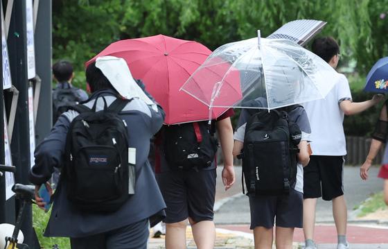 [오늘의 날씨] 경기(15일, 수)…오후 비 그친 뒤 또 '찜통더위'