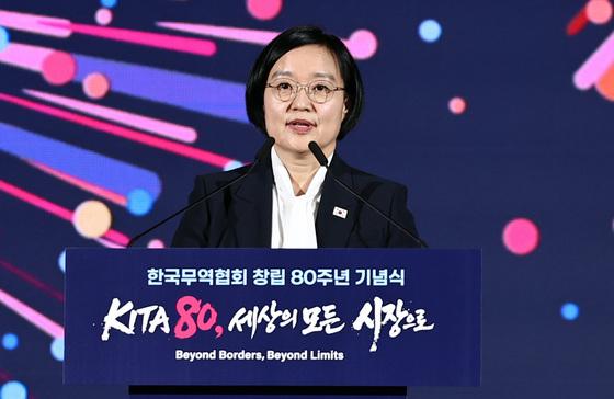 韓총리 "글로벌 수출 5대 강국 목표…연 수출 1조달러 함께 열자"