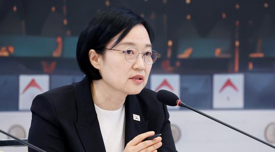 "총리 의견대로 하십시오"…'2인자' 한성숙에 힘 실은 李대통령