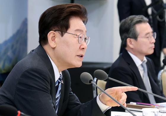 李 "대책 마련 신속히"…16일 F4서 '레버리지 해법' 나올까  