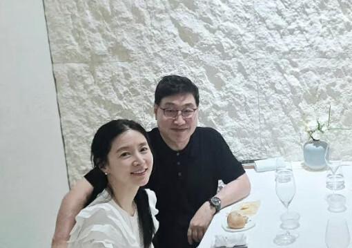 55세 이영애, 75세 남편과 모임서 포착…여전히 독보적 미모 [N샷]