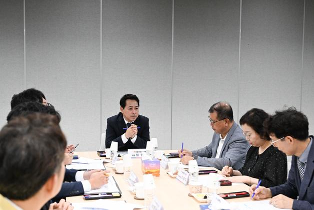 [동정] 임만균 서울시의회 의장, 마곡안전체험관·서울진로직업박람회 방문