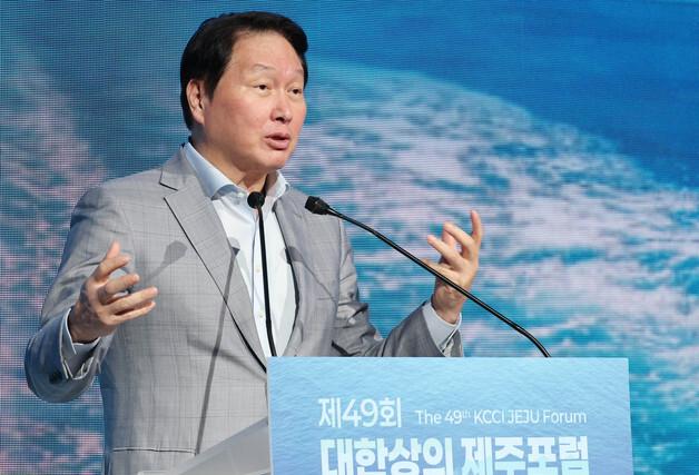 최태원 "AI에 맞게 일하는 방식 재설계할 때 新성장으로 이어질 것"(종합)
