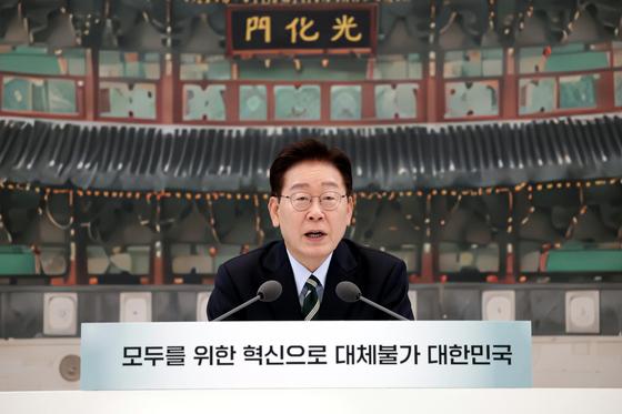 李대통령 "방미통위, 허위·가짜뉴스 철저히 대응하고 규제 역할 잘하라"