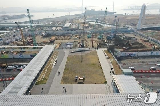 부산 북항 환승센터 첫 법정 공방…3m 단차 문제 등 쟁점