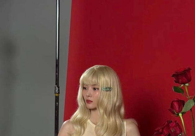 김유정, 금발에 속옷 비치는 시스루 패션 '파격 비주얼' [N샷]