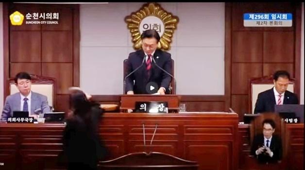 '의사봉 탈취' 순천시의회 정수진 "상임위 배정 거부는 부당한 일"