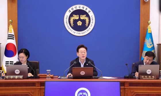 국무회의 발언하는 이재명 대통령