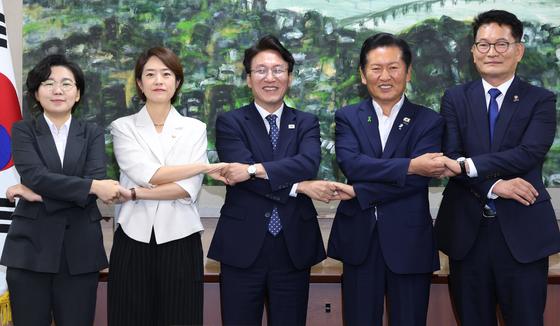 손 맞잡은 與 당권주자들