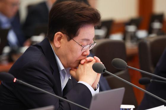 李대통령 'SNS 정치' 질주…"갈라치기" "당내 교통정리부터" 평가 분분