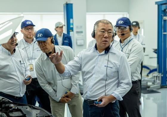 [정의선 회장 6년] 글로벌 車 3위·매출 300조 시대 열었다