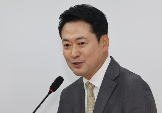 李대통령 지지율 최저, 국힘은 동반 하락 '왜?'…리더십 부재·징계 정치