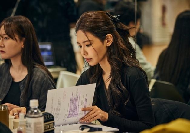 수영, 연습도 실전처럼…연극 '베니스의 상인' 개막 기대감 UP [N샷]