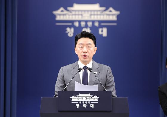 강훈식 비서실장 '국왕 서거' 카타르 조문 특사로 출국…李대통령 조전