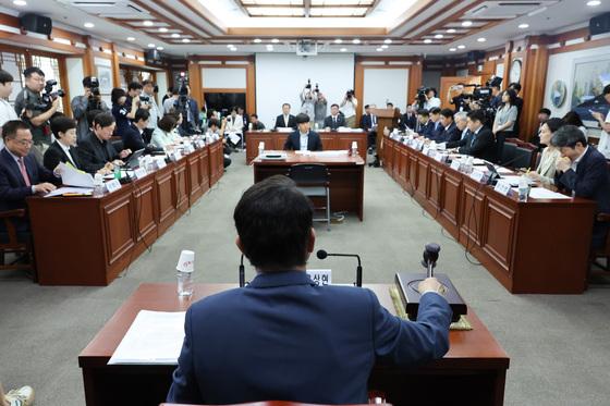 [뉴스1 PICK]현장조사 나선 與·野 국조특위, 선관위 질타