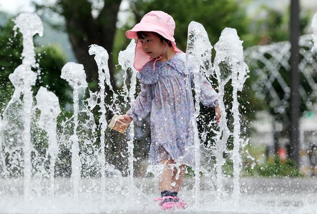 [오늘의 날씨] 전남광주(8일, 수)…낮 기온 올라 덥고 많은 비
