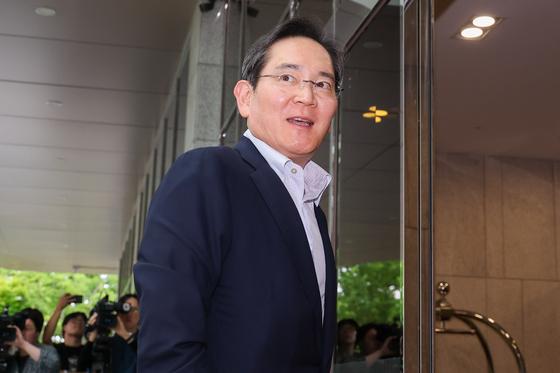 이재용 회장 "고생 많으시다"…세계 1위 찍고 美선밸리 출국(종합)