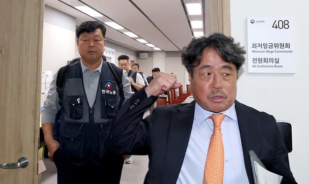 2027년도 최저임금 합의 불발, 회의장 떠나는 권순원 위원장